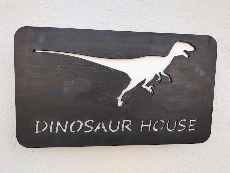 Dinosaur House Apartment โกญเดอนาร์โก ภายนอก รูปภาพ