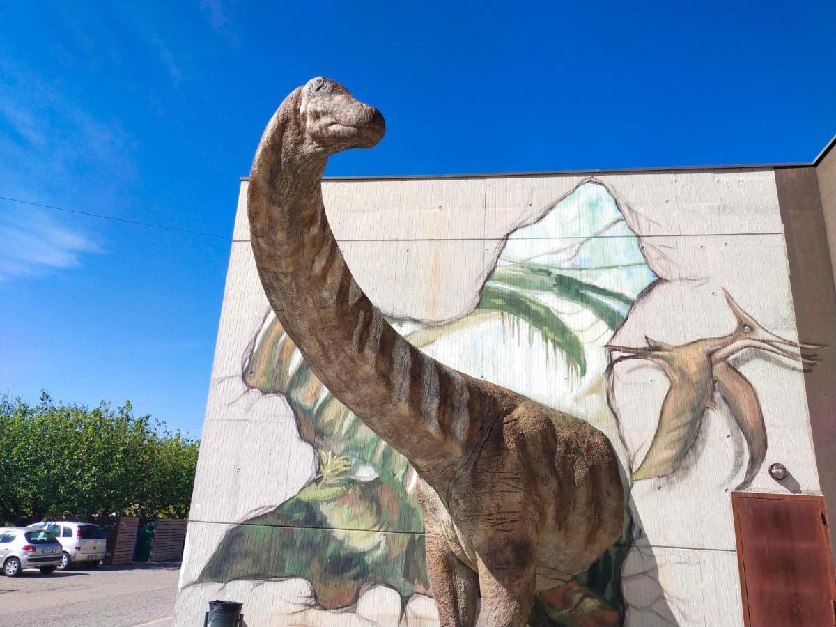 Dinosaur House Apartment โกญเดอนาร์โก ภายนอก รูปภาพ