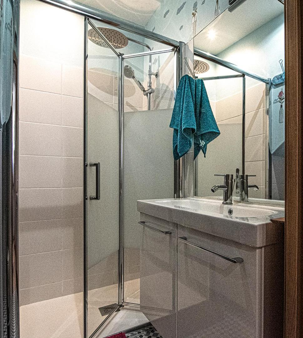 Dinosaur House Apartment โกญเดอนาร์โก ภายนอก รูปภาพ